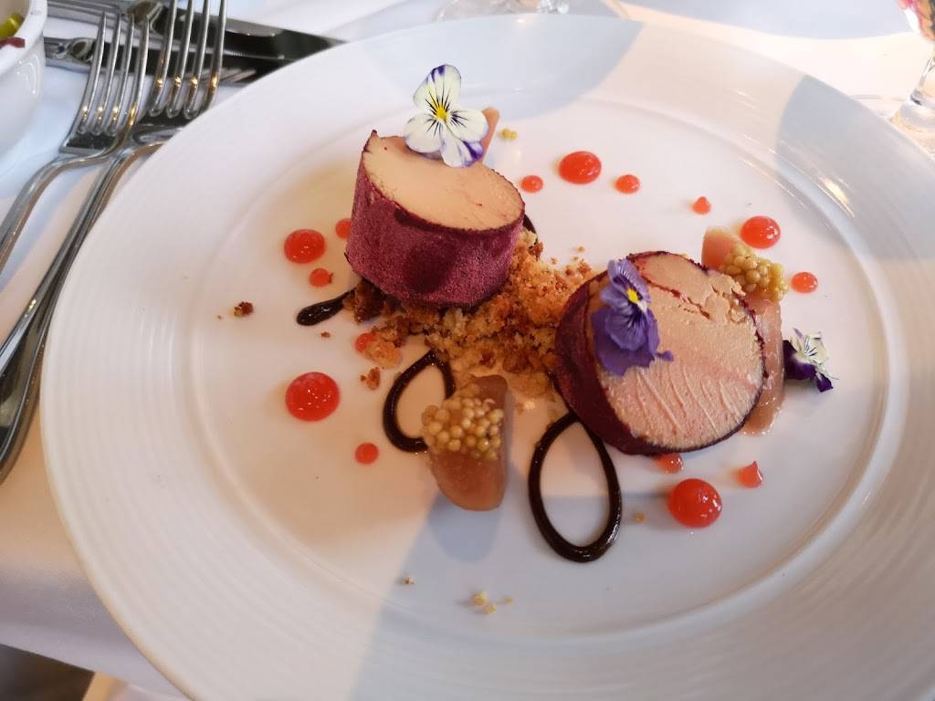 The Village Pub | restaurant | 2967 Woodside Rd, Woodside, CA 94062, USA | 6508519888 OR +1 650-851-9888