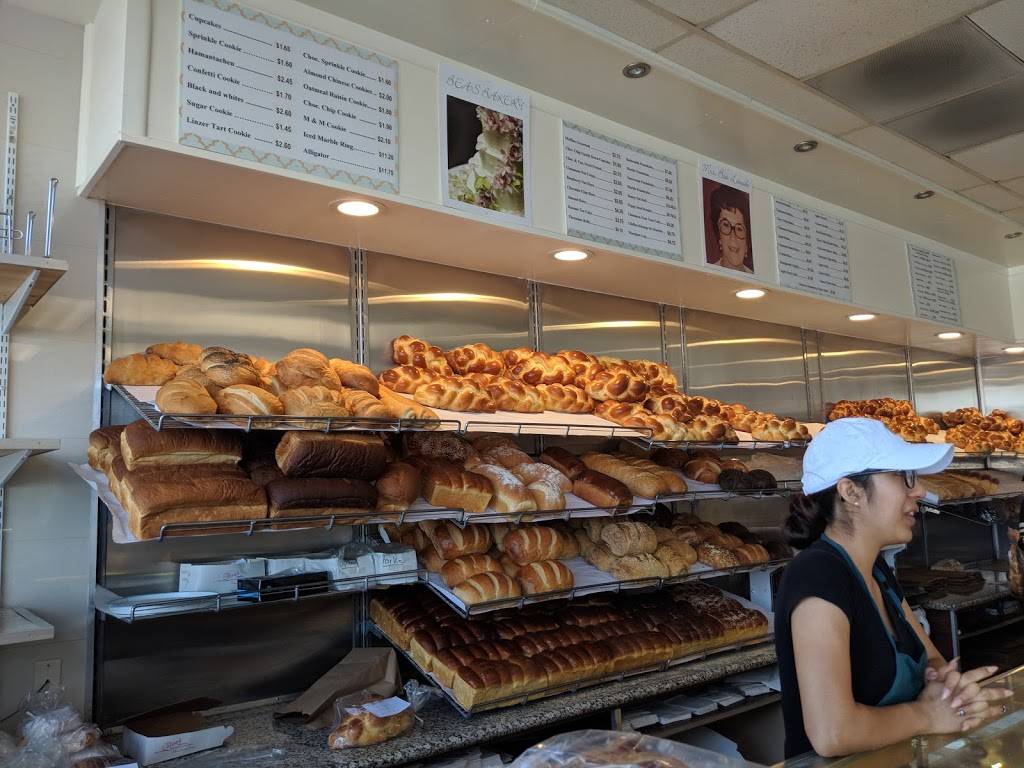 Morts Deli Tarzana | restaurant | 18452 Clark St, Tarzana, CA 91356, USA | 8183453700 OR +1 818-345-3700