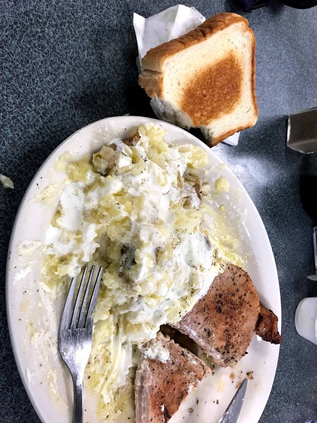 Mikes | restaurant | 49 Old Military Rd W, Colt, AR 72326, USA | 8706338916 OR +1 870-633-8916