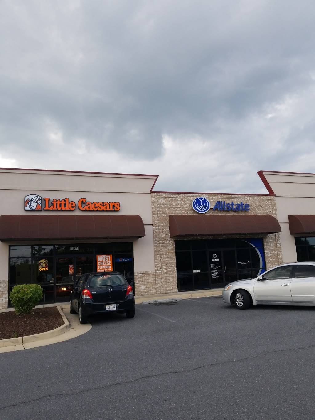 Little Caesars Pizza | meal takeaway | 255 Fairfax Pike #1, Stephens City, VA 22655, USA | 5405082479 OR +1 540-508-2479