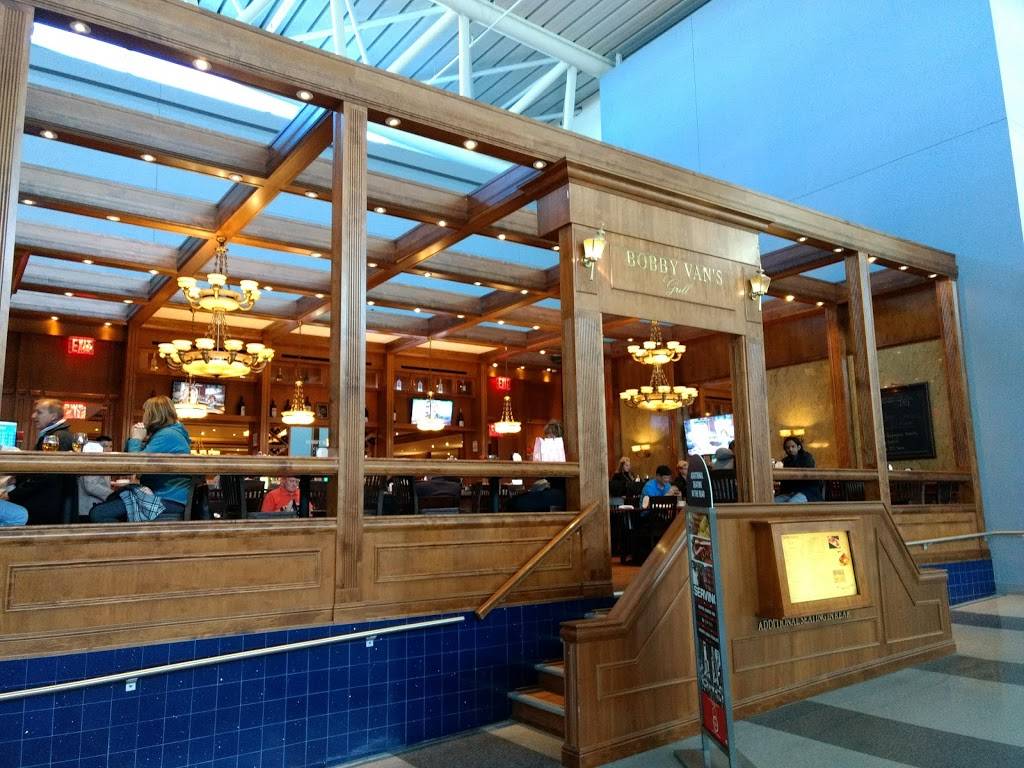 Bobby Vans | restaurant | Terminal 8, Jamaica, NY 11430, USA | 7185532100 OR +1 718-553-2100