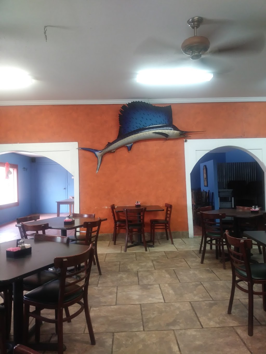 Blue Marlin Restaurant | restaurant | 2680 US-77, San Benito, TX 78586, USA | 9563994778 OR +1 956-399-4778