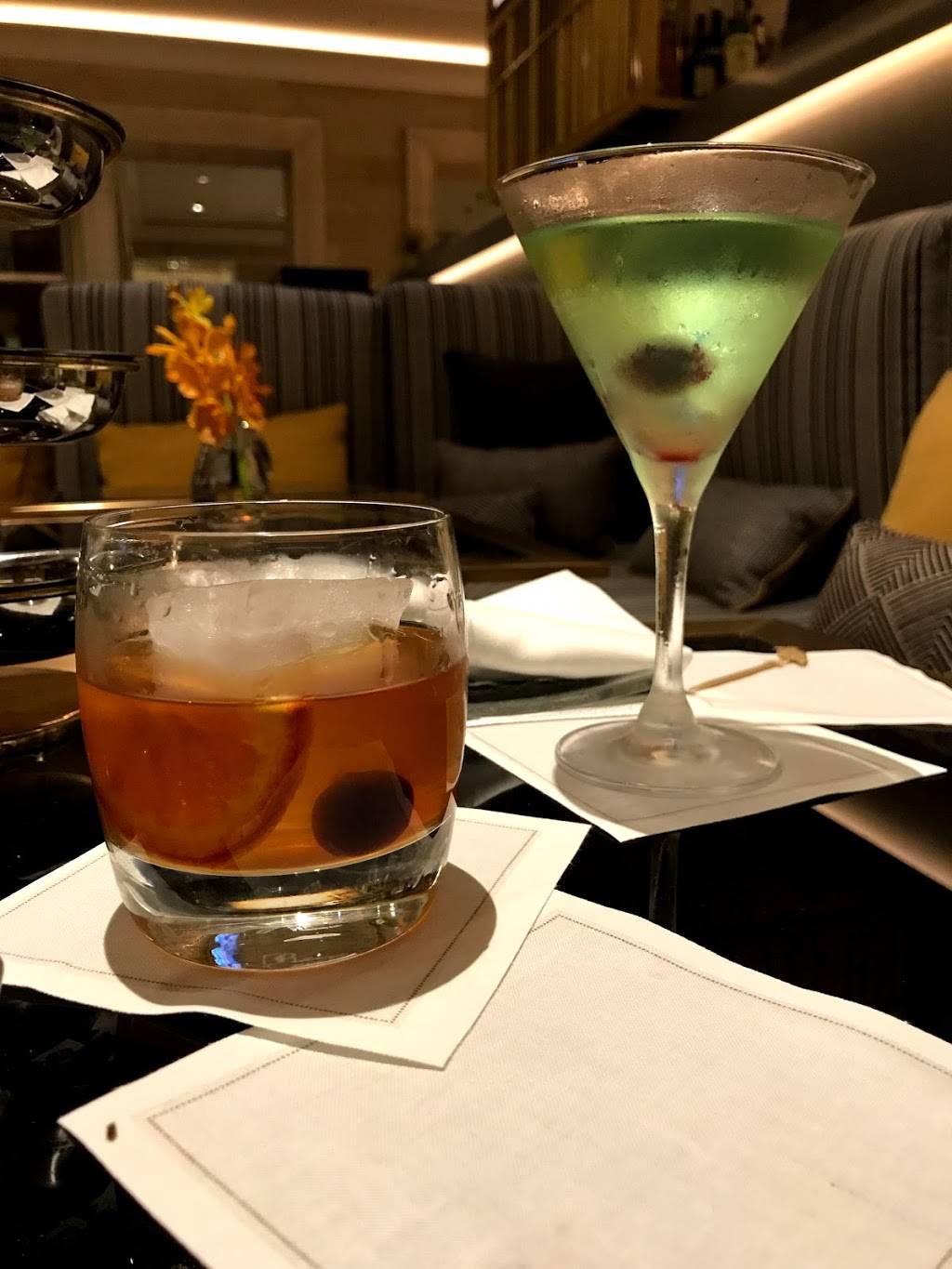 The Lobby Lounge | night club | 4012 Central Florida Pkwy, Orlando, FL 32837, USA | 4072062400 OR +1 407-206-2400