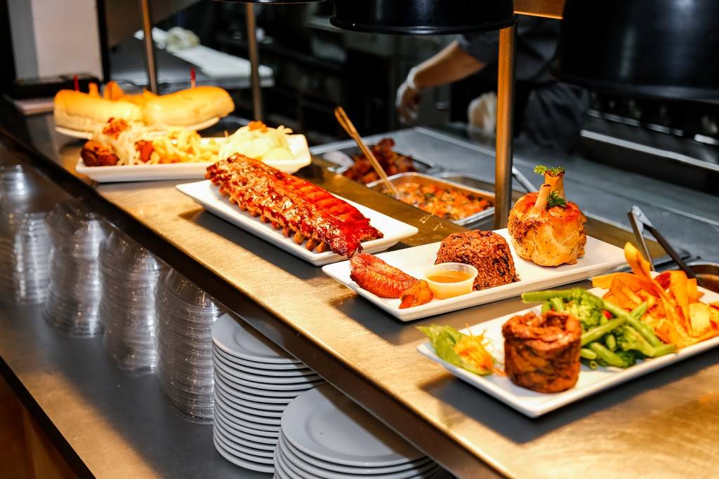 La Esquina Del Lechon | restaurant | 8601 NW 58th St #101, Miami, FL 33166, USA | 3056403041 OR +1 305-640-3041