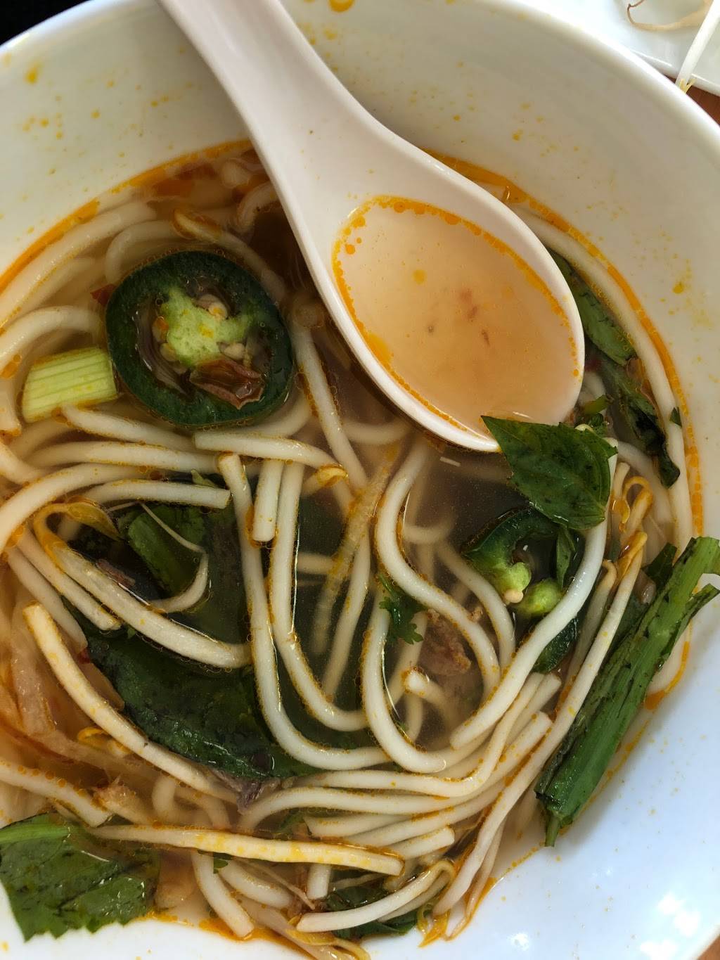 Pho Hong Thom | restaurant | 48 Wood Ave, Bridgeport, CT 06605, USA | 2036901533 OR +1 203-690-1533