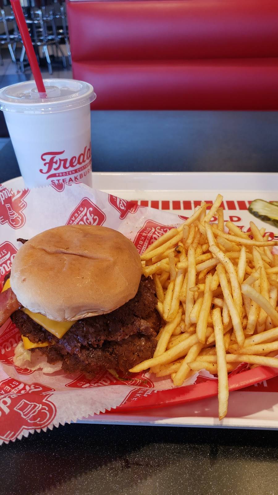 Freddys Frozen Custard & Steakburgers | restaurant | 1906 Fayetteville Rd, Van Buren, AR 72956, USA | 4799222070 OR +1 479-922-2070