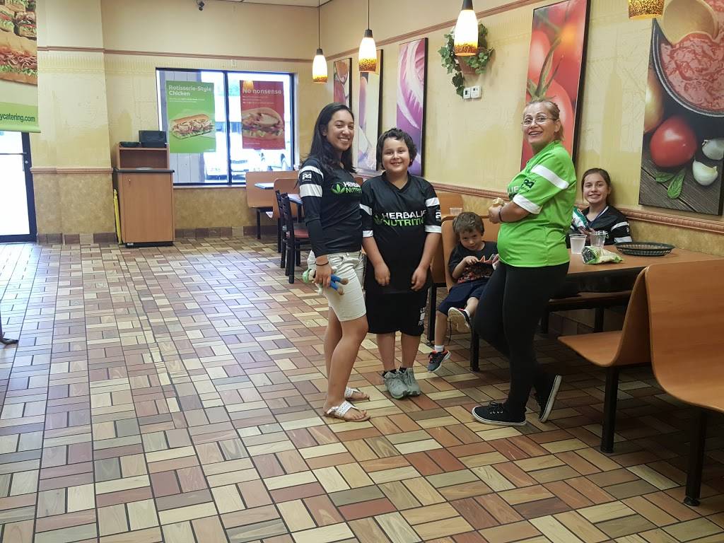 Subway | restaurant | 4020 Pontoon Rd, Pontoon Beach, IL 62040, USA | 6189313414 OR +1 618-931-3414