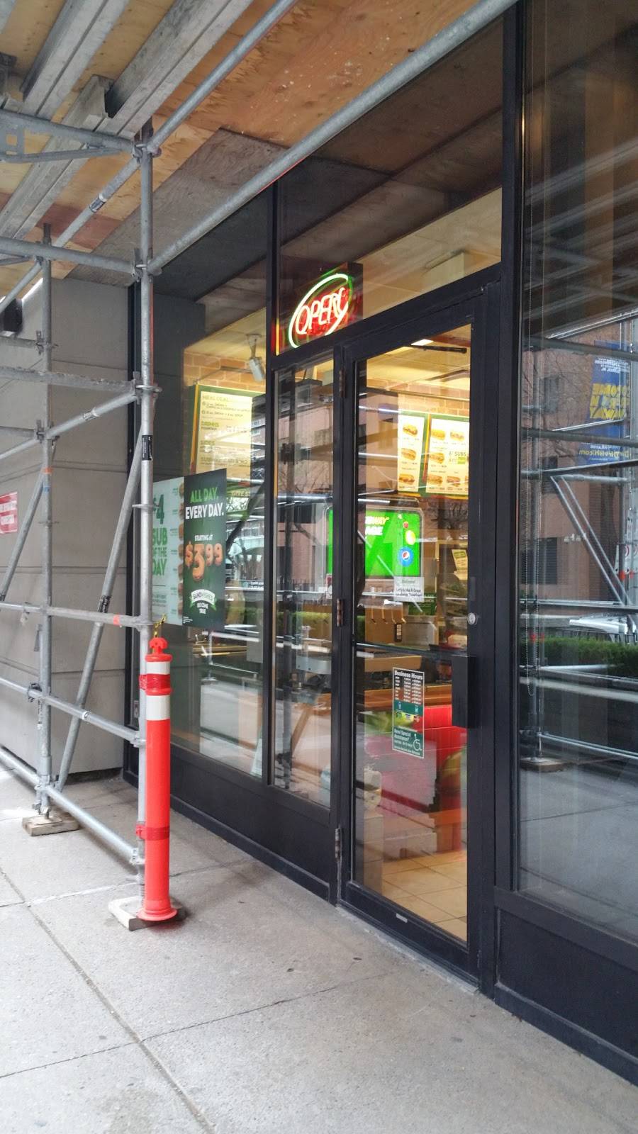 Subway | restaurant | 235 Bloor St E, Toronto, ON M4W 3Y3, Canada | 4169224257 OR +1 416-922-4257