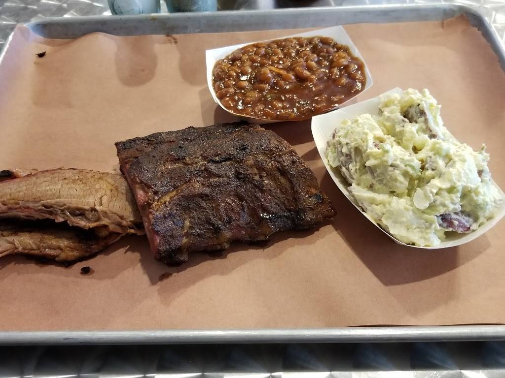 Steel City Smokehouse | restaurant | 9 American Village, Granite City, IL 62040, USA | 6185011755 OR +1 618-501-1755