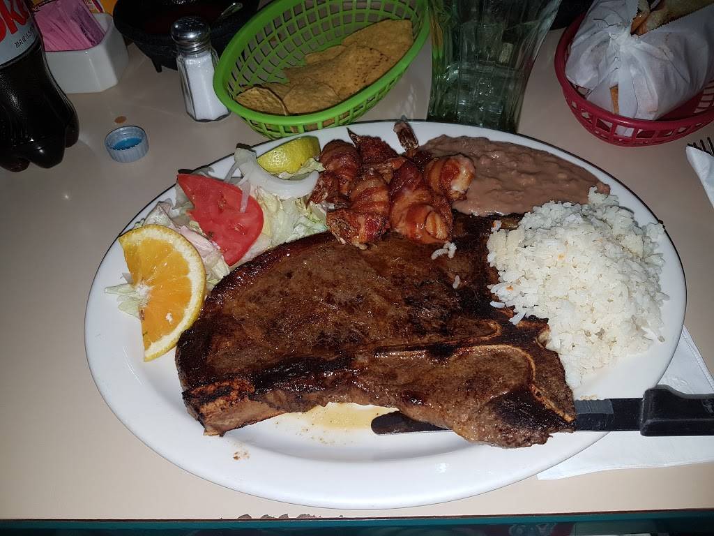 La Langosta Restaurant | restaurant | 119 N Uruapan Way, Dinuba, CA 93618, USA | 5595960762 OR +1 559-596-0762