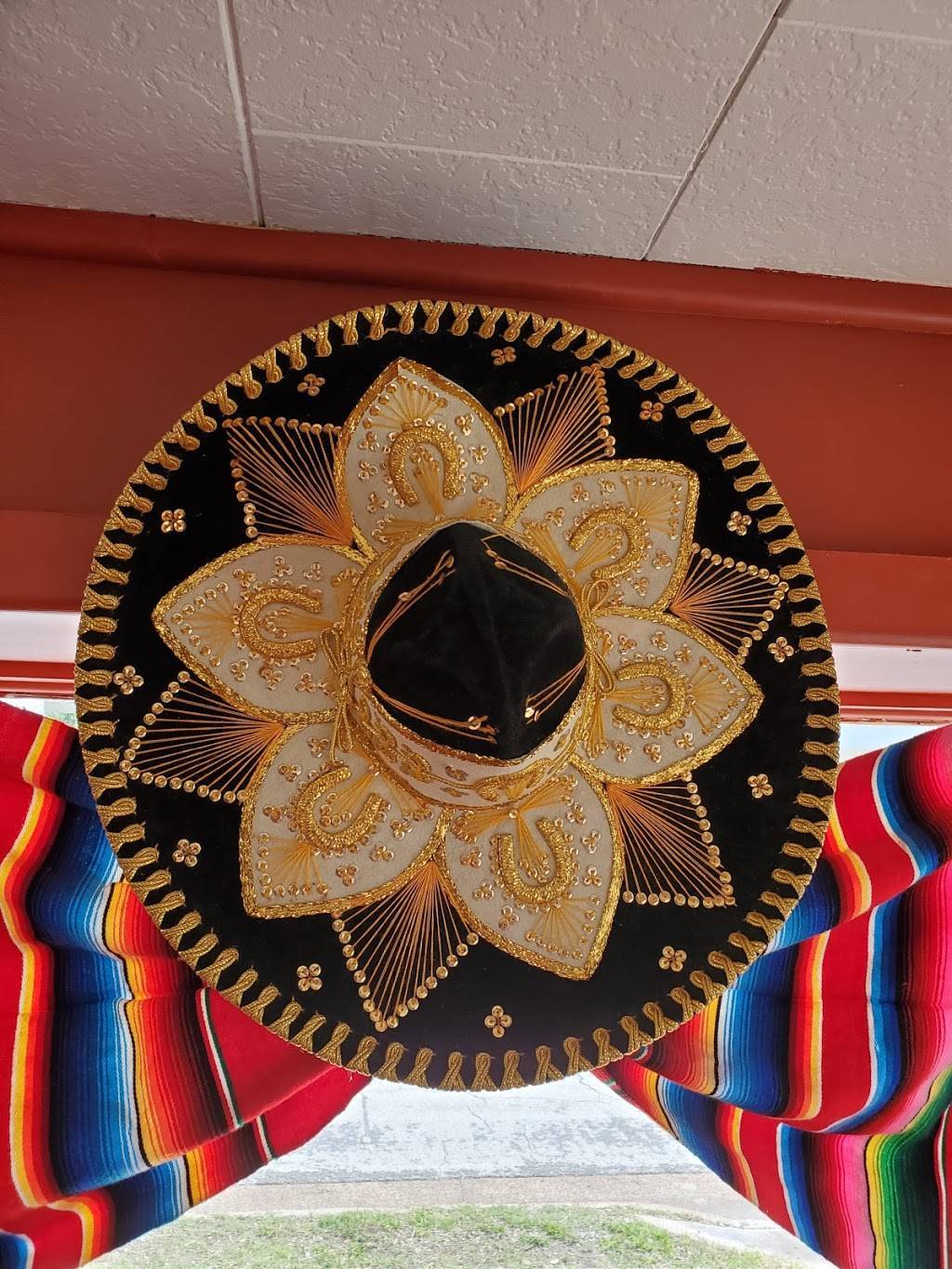 Medinas | restaurant | 302 W St John St, Girard, KS 66743, USA | 6207246364 OR +1 620-724-6364