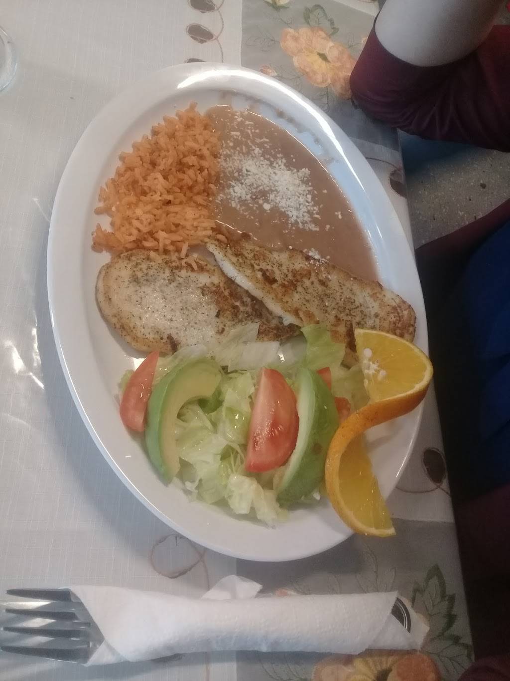 Restaurante La Bamba | restaurant | Blvd. Benito Juárez 52, Centro Playas, 22700 Rosarito, B.C., Mexico | 016611002008 OR +52 661 100 2008