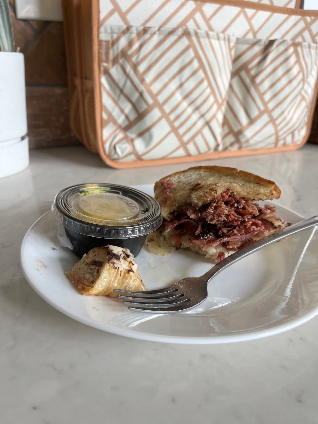 Fresh Food Deli | meal takeaway | 4881 S Main St, Akron, OH 44319, USA | 3308054882 OR +1 330-805-4882