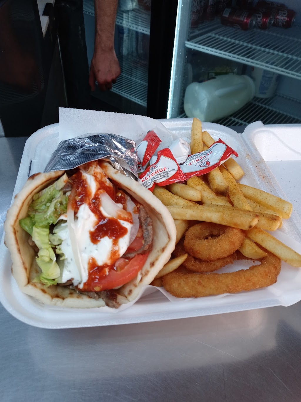 Hahas Pizza Hub | restaurant | 3834 Main St, Kansas City, MO 64111, USA | 8167091001 OR +1 816-709-1001