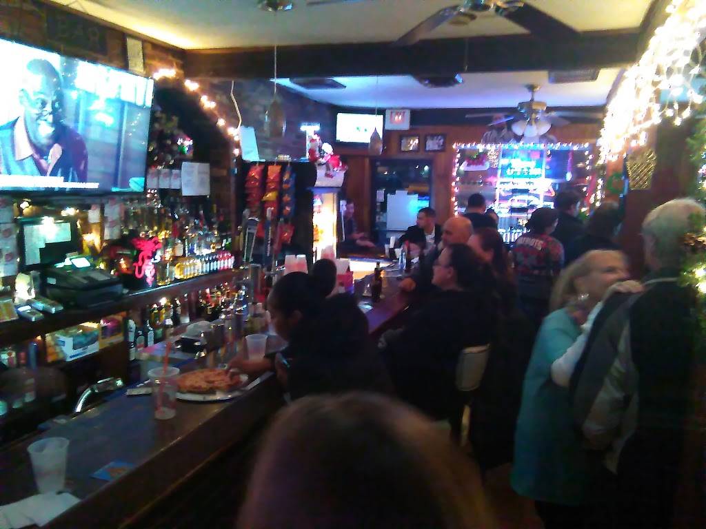 Reruns Bar & Grill | restaurant | 541 Main St, West Haven, CT 06516, USA | 2039318243 OR +1 203-931-8243