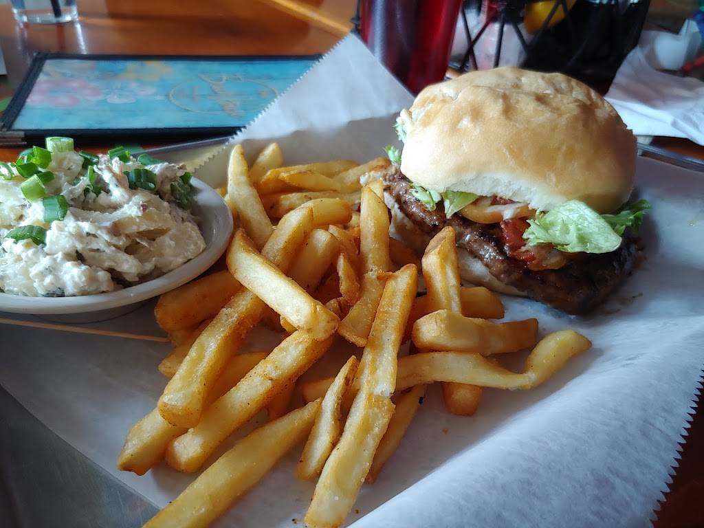 The Beach House Bar & Grill | restaurant | 124 Girod St, Mandeville, LA 70448, USA | 9856249331 OR +1 985-624-9331