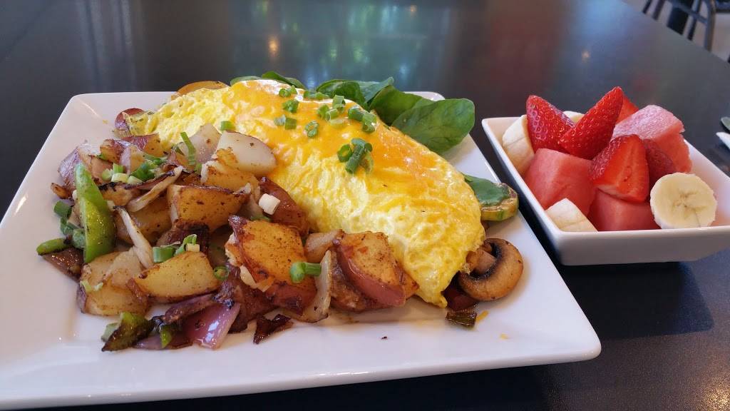 Chocos Diner | restaurant | 217 W Winton Ave, Hayward, CA 94544, USA | 5104703664 OR +1 510-470-3664