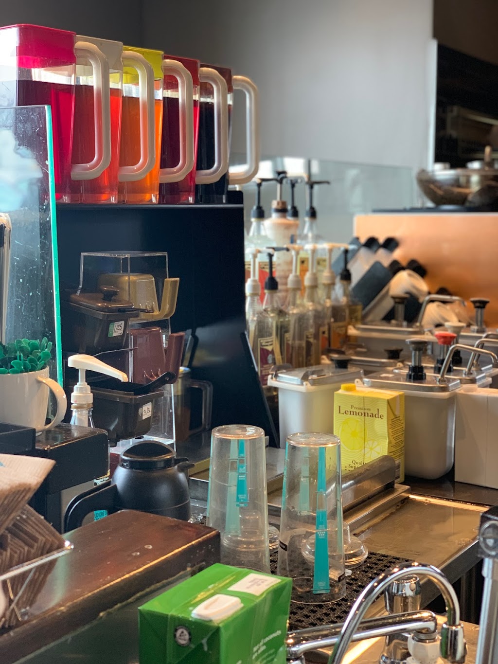 Starbucks | cafe | 411 N 114th St, Omaha, NE 68154, USA | 4023303620 OR +1 402-330-3620