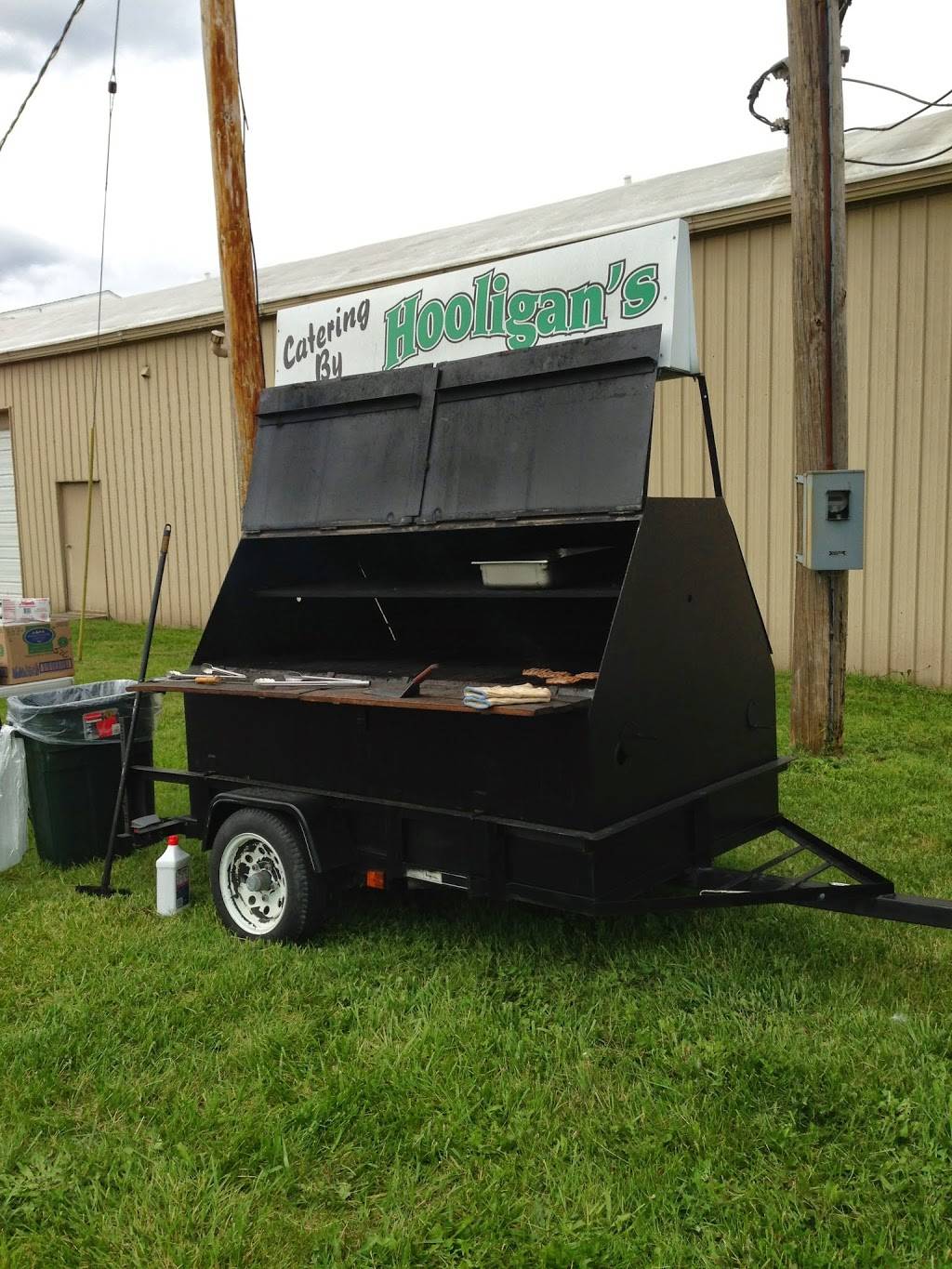 Hooligans Food & Spirits | restaurant | 3022 N Water St, Bay City, MI 48708, USA | 9898942938 OR +1 989-894-2938