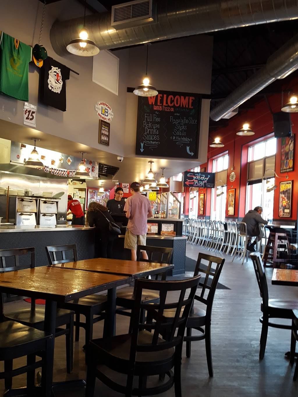 Ians Pizza Milwaukee North Ave | restaurant | 2035 E North Ave, Milwaukee, WI 53202, USA | 4147279200 OR +1 414-727-9200