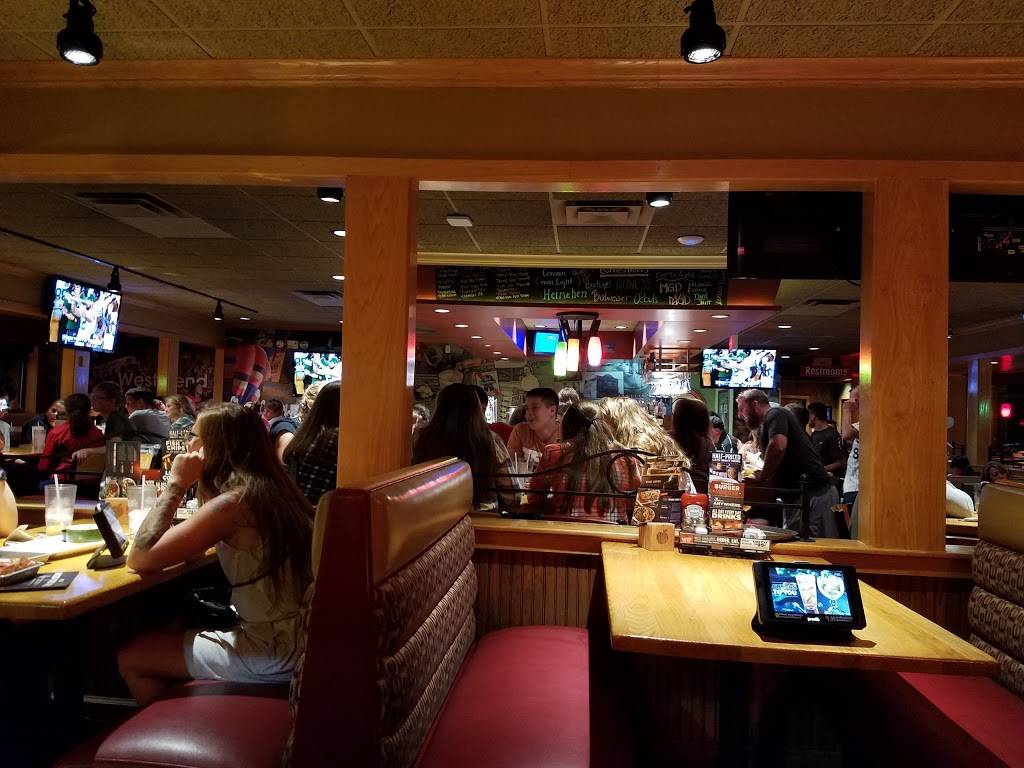 Applebees Grill + Bar | restaurant | 2510 W Washington St, West Bend, WI 53095, USA | 2623061068 OR +1 262-306-1068