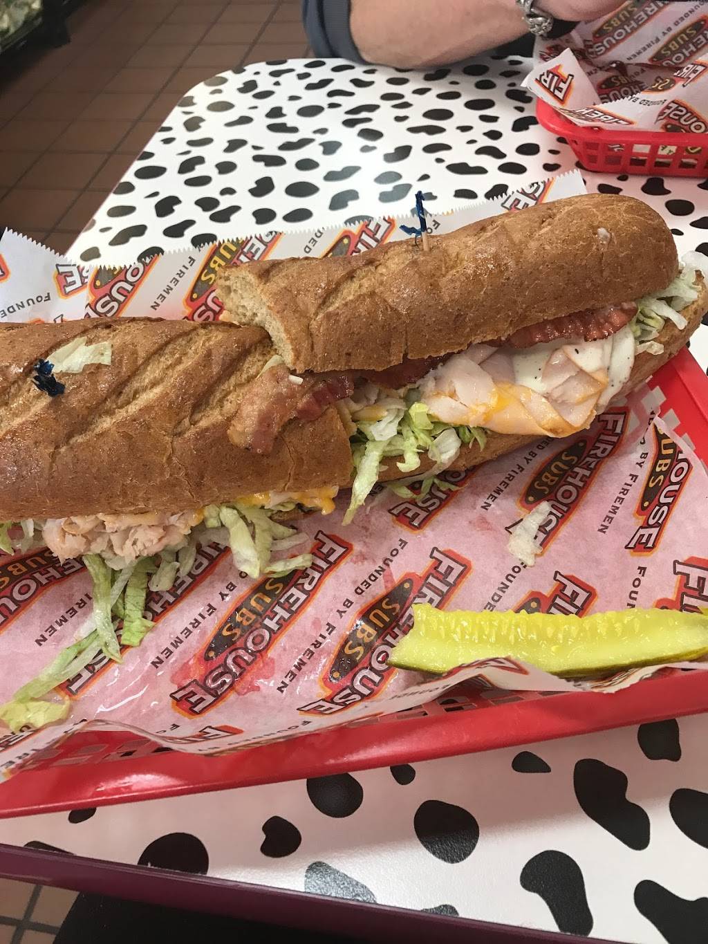 Firehouse Subs | meal delivery | 325 N Milwaukee Ave, Vernon Hills, IL 60061, USA | 8473835662 OR +1 847-383-5662