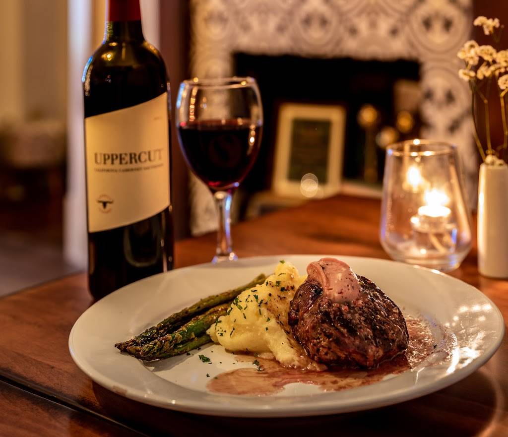 Finn’s Irish Restaurant & Tavern | restaurant | 9000 Kingston Pike, Knoxville, TN 37923, USA | 8653570894 OR +1 865-357-0894