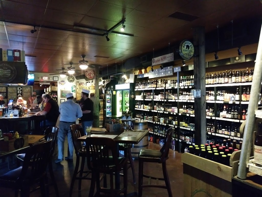 Lizardville Beer Store and Whiskey Bar | restaurant | 25380 Miles Rd, Bedford Heights, OH 44146, USA | 2163642337 OR +1 216-364-2337
