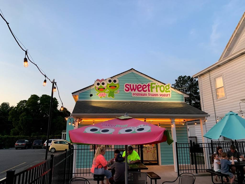 SweetFrog | restaurant | 210 England St, Ashland, VA 23005, USA | 8044966915 OR +1 804-496-6915