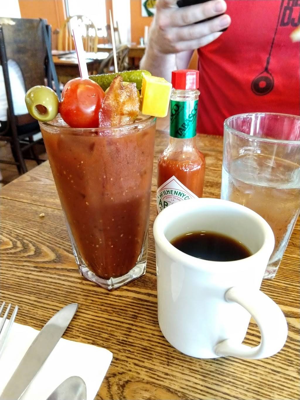 Daisy Cafe & Cupcakery | restaurant | 2827 Atwood Ave, Madison, WI 53704, USA | 6082412200 OR +1 608-241-2200