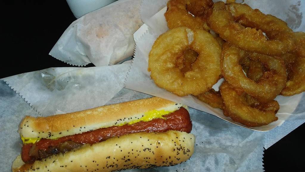 Stacks Chicago Style Eats | restaurant | 1050 Jackson St, Grand Haven, MI 49417, USA | 6168422488 OR +1 616-842-2488