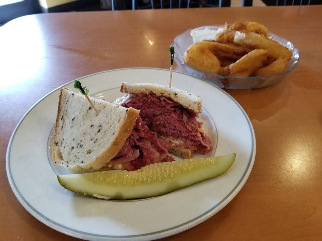 Moms Deli & Grill | restaurant | 13900 York Rd, North Royalton, OH 44133, USA | 4405827100 OR +1 440-582-7100
