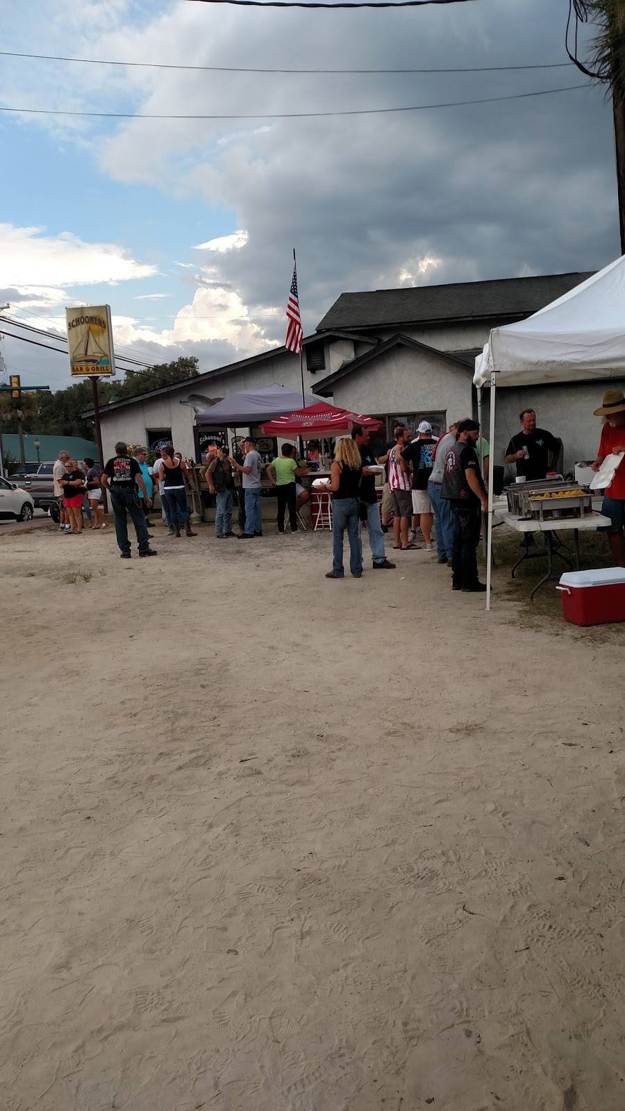 Schooners bar and grill | restaurant | 10953 N Jacob Smart Blvd, Ridgeland, SC 29936, USA | 8437268169 OR +1 843-726-8169