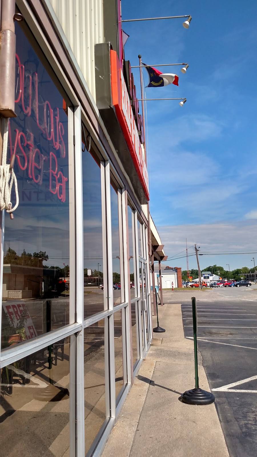 Kings BBQ & Chicken | restaurant | 416 Kingold Blvd, Snow Hill, NC 28580, USA | 2527470126 OR +1 252-747-0126