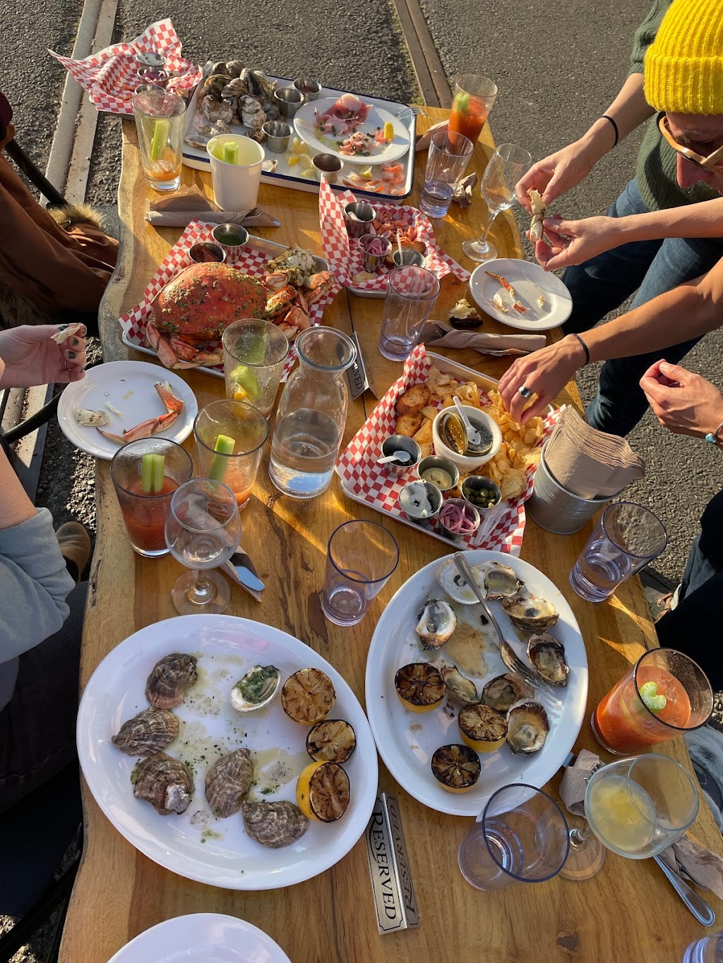 Rocky Island Oyster Co | restaurant | 1414 Harbour Way S, Richmond, CA 94804, USA | 5102156025 OR +1 510-215-6025