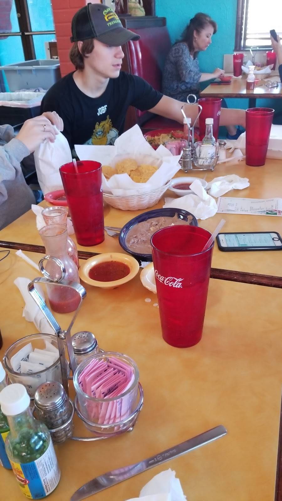 El Maguey | restaurant | 1908 S Broadway, Oak Grove, MO 64075, USA | 8166903005 OR +1 816-690-3005