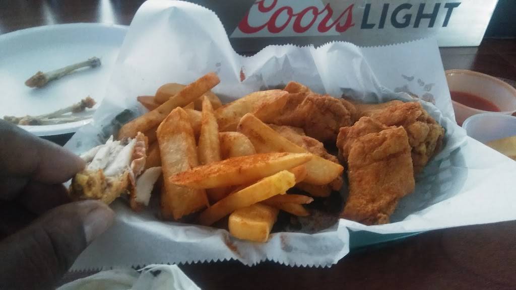 The CORNER LOUNGE | restaurant | 105 Crain Hwy, Upper Marlboro, MD 20774, USA | 3012493841 OR +1 301-249-3841