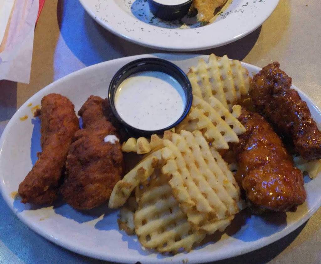 Pluckers Wing Bar | restaurant | 5500 Greenville Ave Ste 406, Dallas, TX 75205, USA | 2143639464 OR +1 214-363-9464