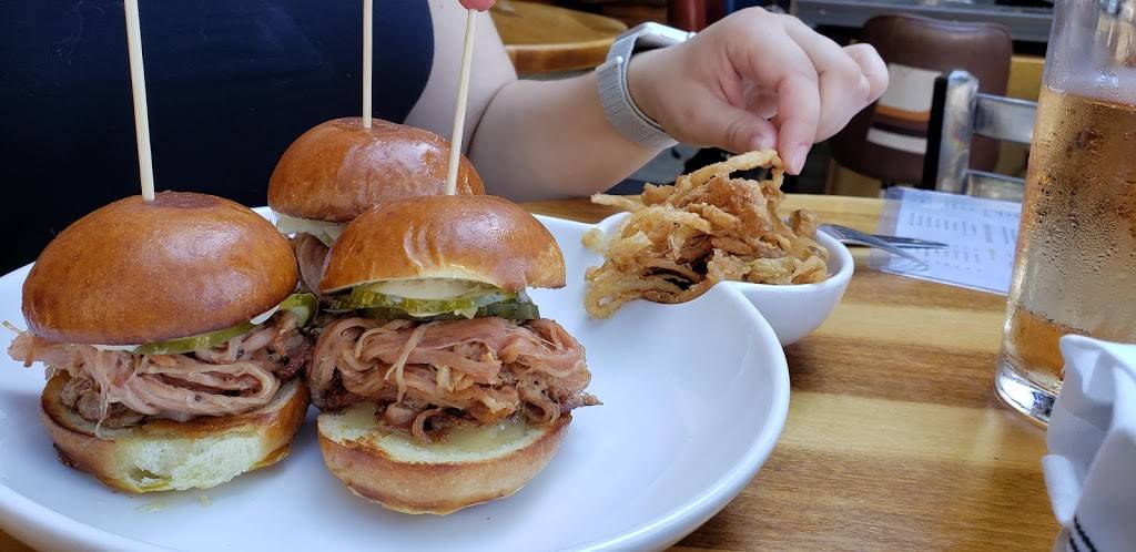 Hopsmith Chicago | restaurant | 15 W Division St, Chicago, IL 60610, USA | 3126009816 OR +1 312-600-9816