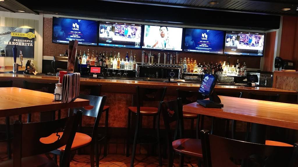 Chilis Grill & Bar | meal takeaway | 20901 Haggerty Rd, Novi, MI 48375, USA | 2483449722 OR +1 248-344-9722