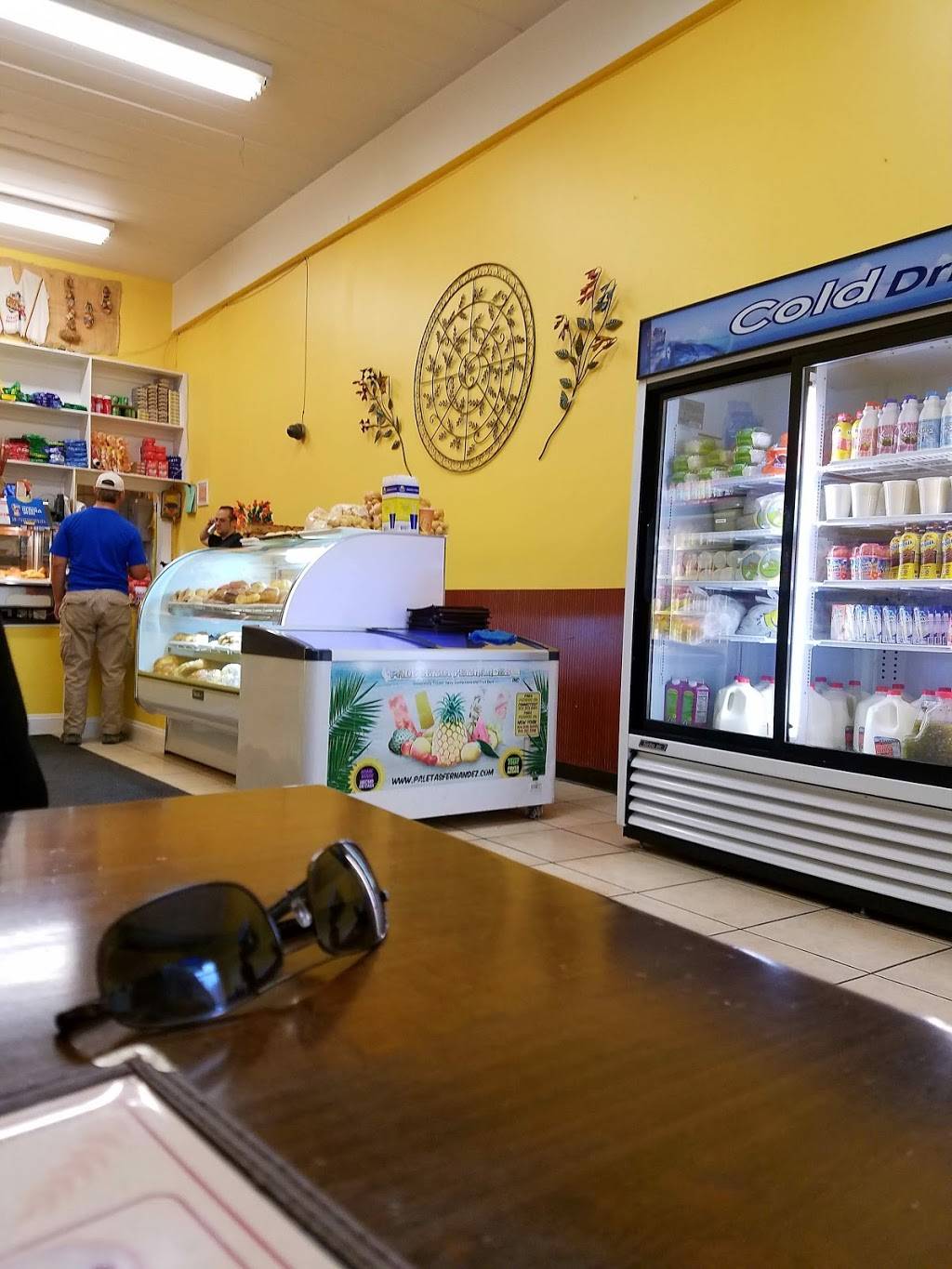 El Cafetero Bakery | restaurant | 124 E Post Rd # B, White Plains, NY 10601, USA | 9149498385 OR +1 914-949-8385