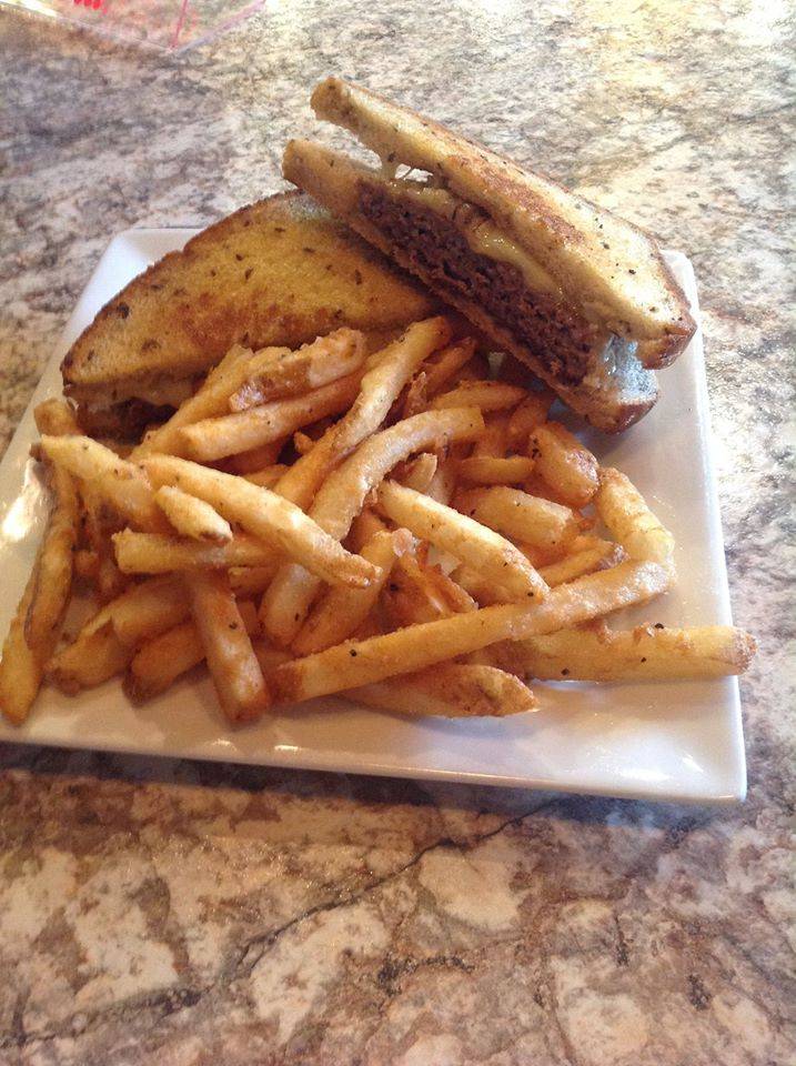 The Mill Street Grille | restaurant | 111 Mill St, Loogootee, IN 47553, USA | 8122955800 OR +1 812-295-5800