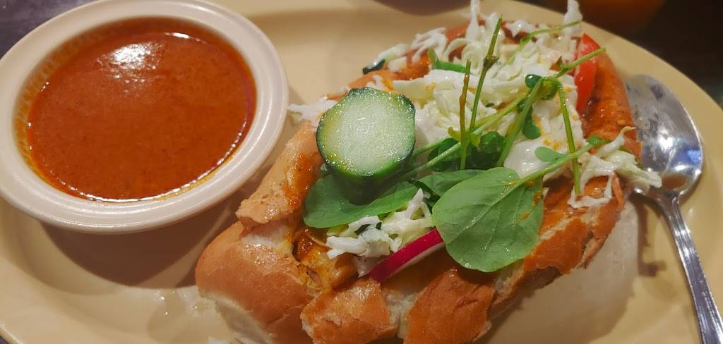 Los Cabos the Pupusa House#1 | restaurant | 700 E California Ave, Bakersfield, CA 93307, USA | 6613235600 OR +1 661-323-5600