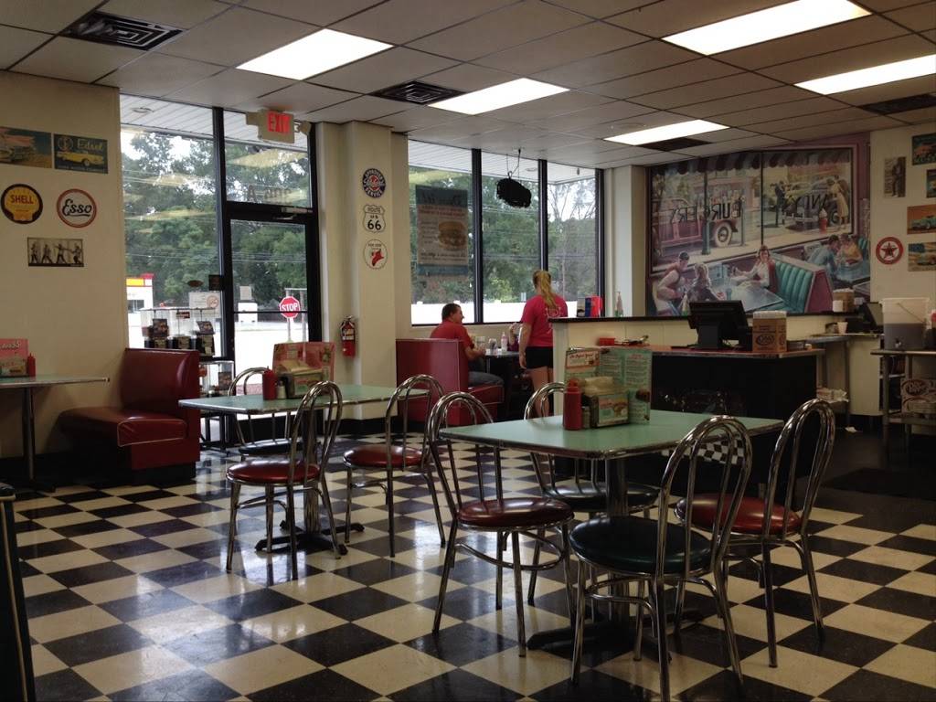 Hwy 55 Burgers Shakes & Fries | restaurant | 306 S Church St, Kenly, NC 27542, USA | 9192840450 OR +1 919-284-0450