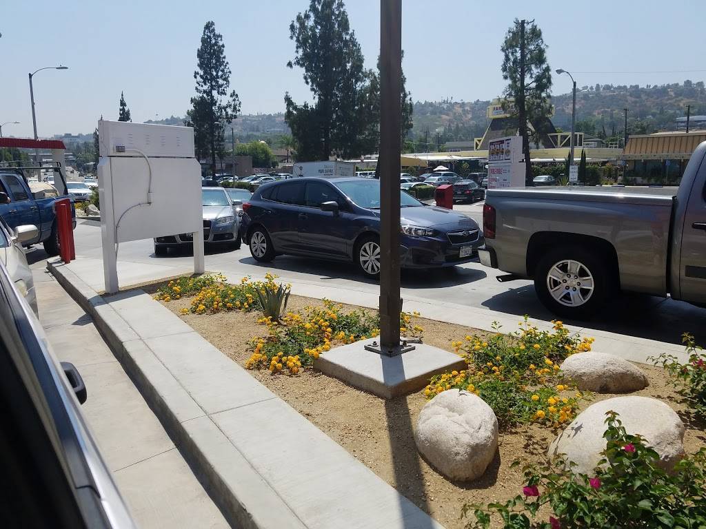 In-N-Out Burger | restaurant | 21133 Golden Springs Dr, Diamond Bar, CA 91765, USA | 8007861000 OR +1 800-786-1000