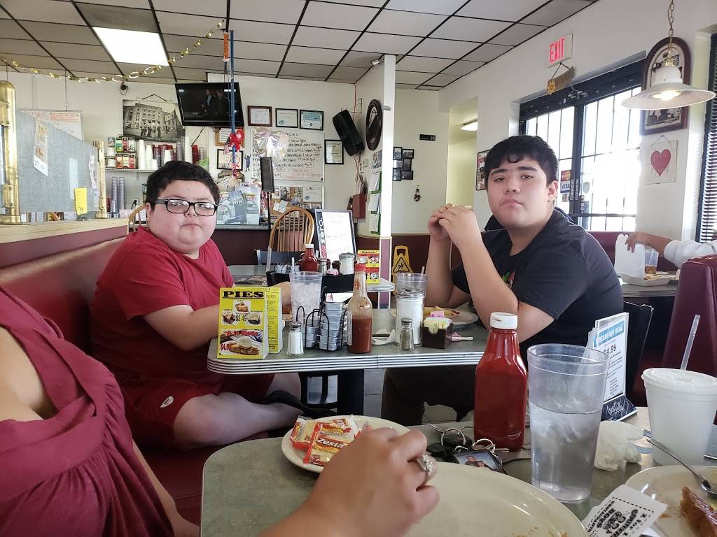 Country Boys Restaurant | restaurant | 2330 W Camelback Rd, Phoenix, AZ 85015, USA | 6024332192 OR +1 602-433-2192