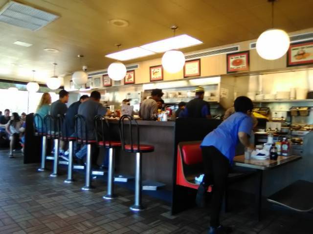 Waffle House | meal takeaway | 2624 Westinghouse Blvd, Raleigh, NC 27604, USA | 9198335954 OR +1 919-833-5954