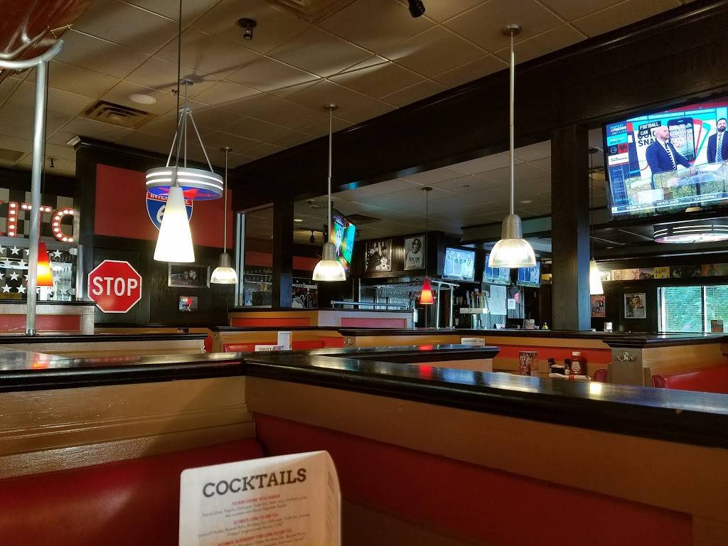 TGI Fridays | restaurant | 43200 Crescent Blvd, Novi, MI 48375, USA | 2483470844 OR +1 248-347-0844