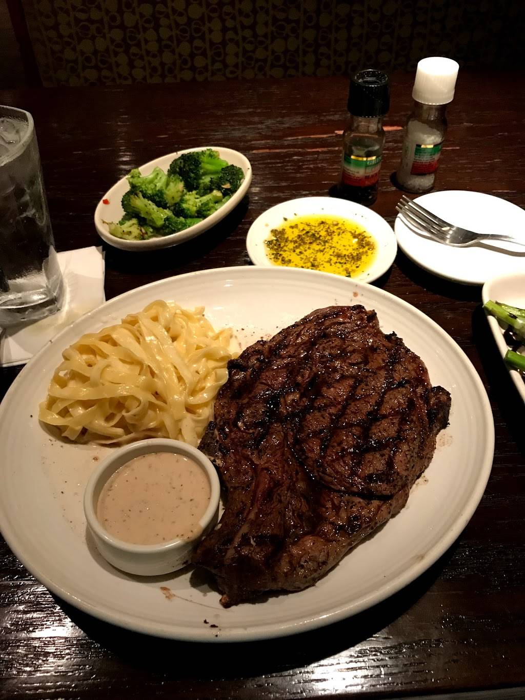 Carrabbas Italian Grill | restaurant | 2370 SW College Rd, Ocala, FL 34471, USA | 3528670240 OR +1 352-867-0240