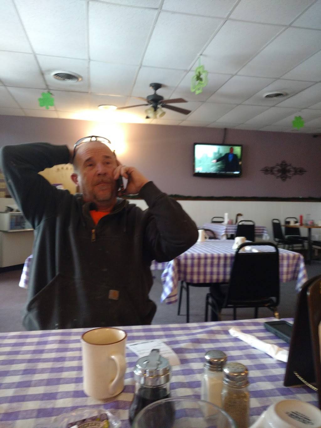 Mikkis Diner | restaurant | 1099 S Water St A, Wilmington, IL 60481, USA | 8154760556 OR +1 815-476-0556